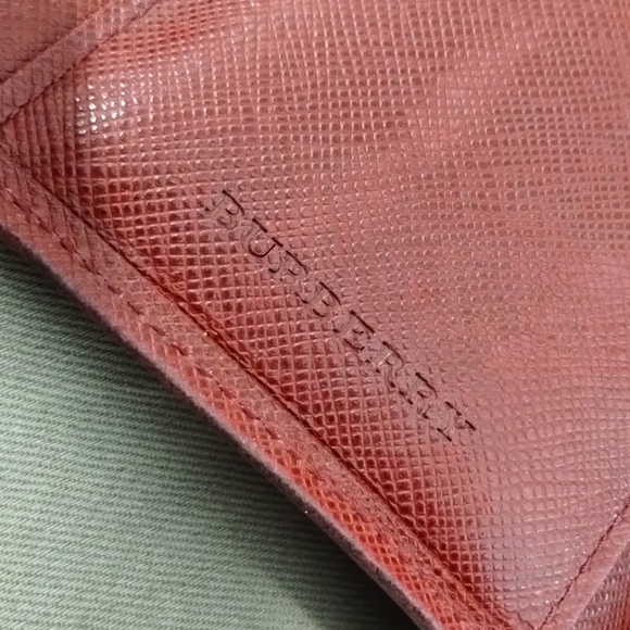 VINTAGE BURBERRY WALLET ~GREAT CONDITION~ AUTHENTIC ~LOTS OF PLACES TO PUT STUFF - Picture 11 of 13